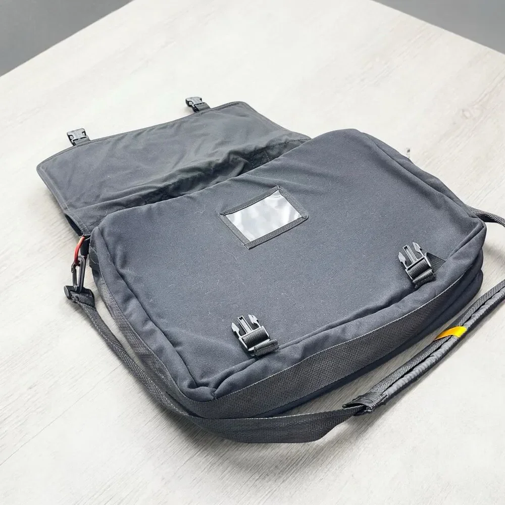 Black large must zip